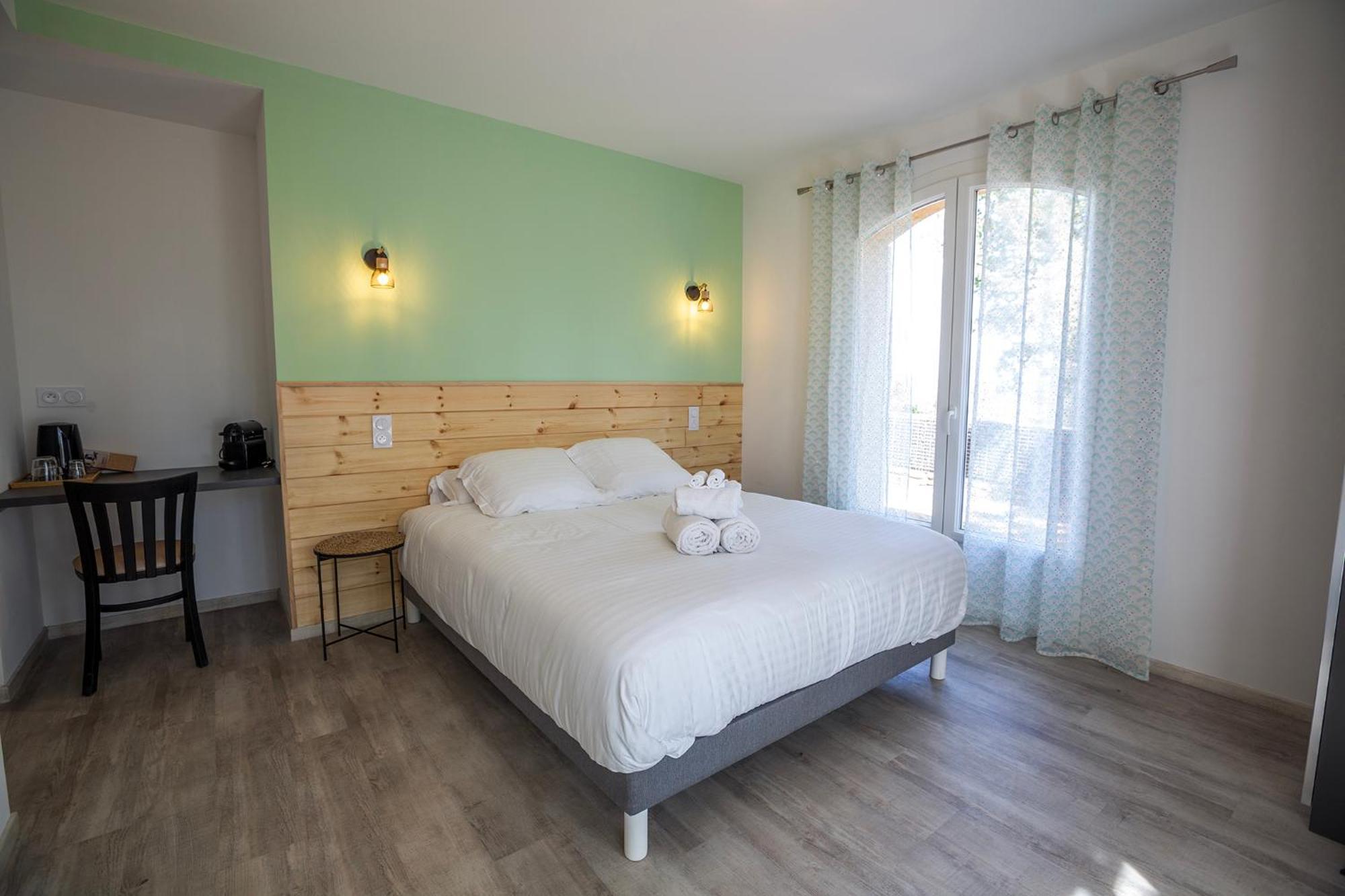 Domaine De La Mautanne Aparthotel Sainte-Tulle Exteriör bild