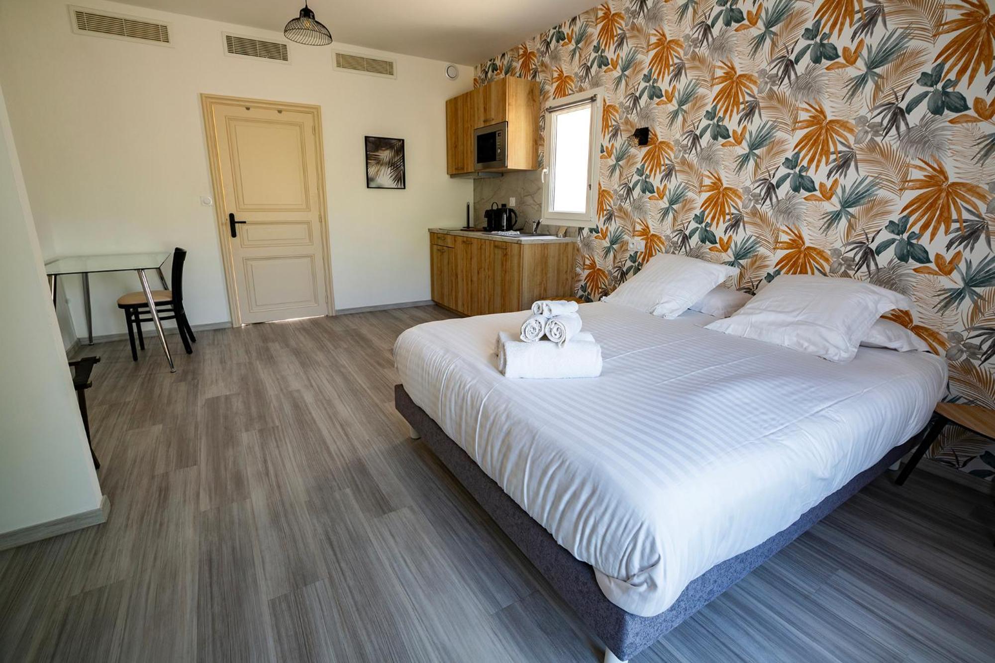 Domaine De La Mautanne Aparthotel Sainte-Tulle Exteriör bild