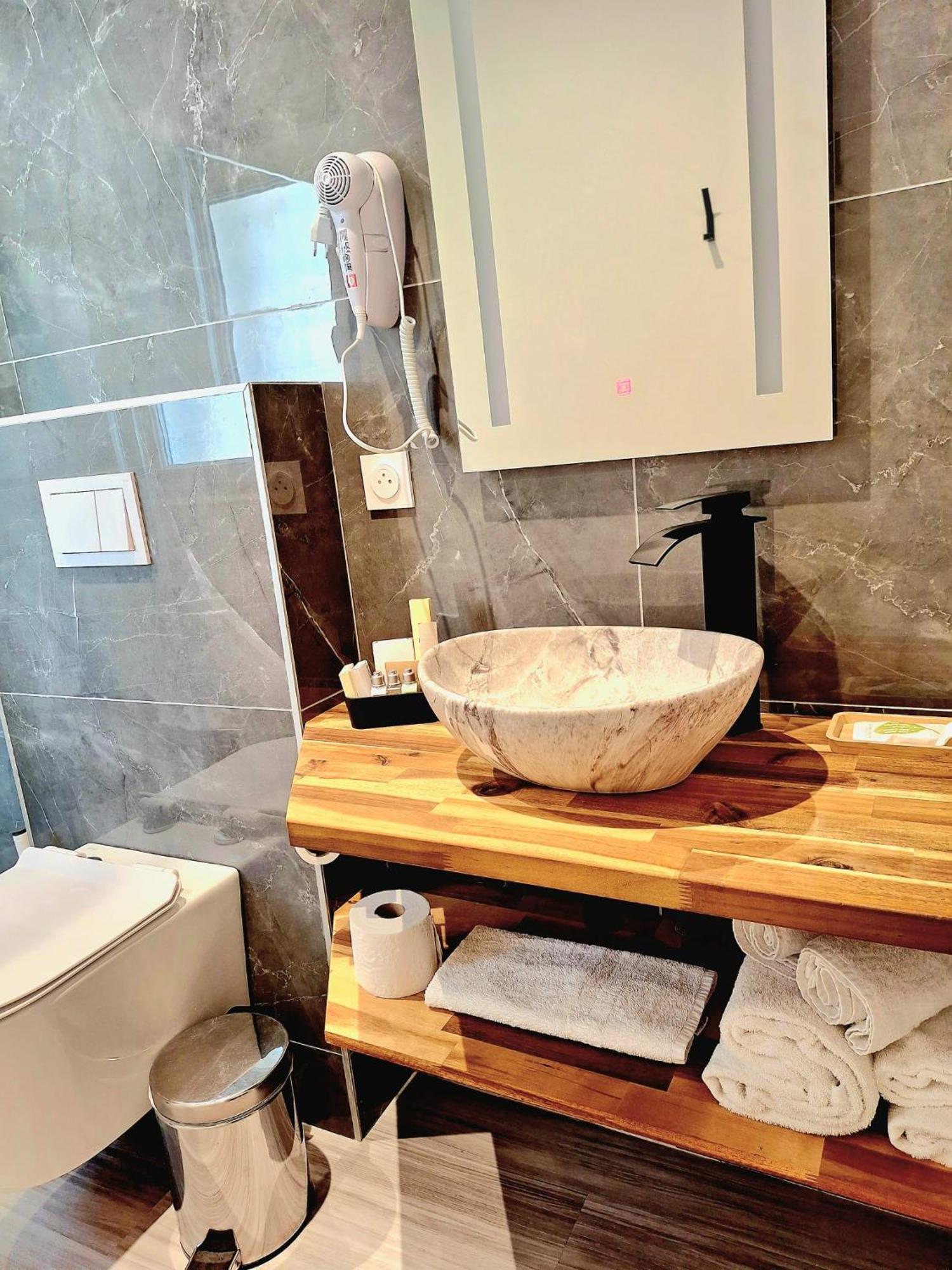 Domaine De La Mautanne Aparthotel Sainte-Tulle Exteriör bild